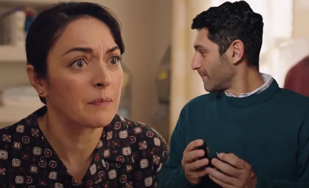 aniden-birakip-gitmisti-apar-topar-geri-dondu-masumlar-apartmaninda-yuzlerde-guller-actiracak-gelisme-boyle-paylasildi-1634116815532.jpg Aniden bırakıp gitmişti apar topar geri döndü! Masumlar Apartmanı'nda yüzlerde güller açtıracak gelişme böyle paylaşıldı-2