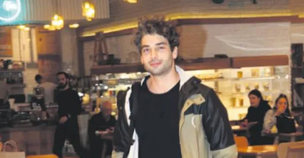 Şükrü Özyıldız tiyatroyla dönüyor