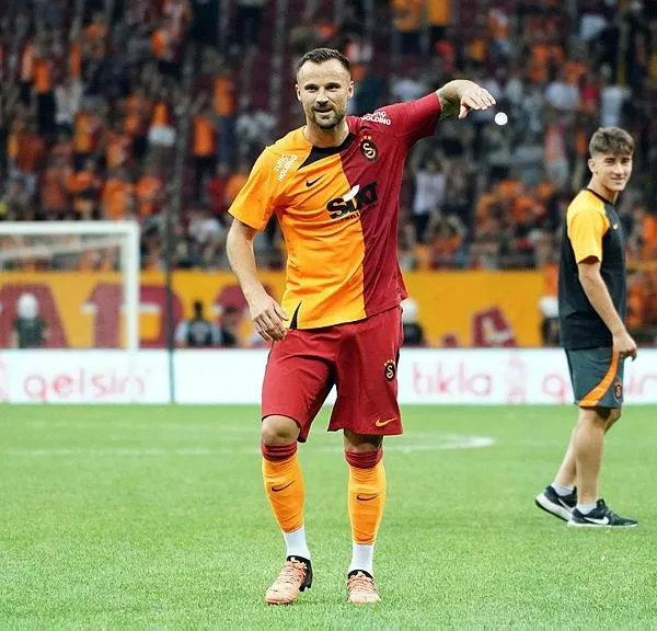 galatasarayin-yeni-transferi-haris-seferovic-golle-basladi-1658693114545.jpeg