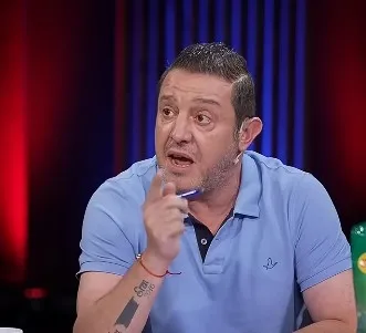 nihat-kahveci-gozaltina-alindi-esine-siddet-uyguladi-iddiasi-1784020459165.jpeg Nihat Kahveci, eşine şiddet uyguladığı iddiasıyla gözaltına alındı; savcılık ifadesi sonrası serbest kaldı-3
