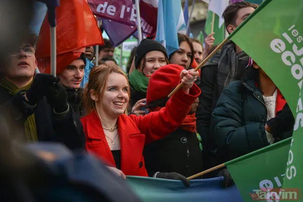 Paris yangın yeri! Fransa'daki 'emeklilik' reformu gösterilerinde gençler de sahnede: Macron'a tepki büyük - 15
