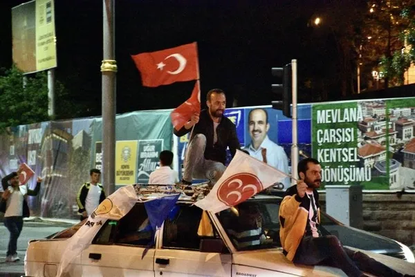 demokrasi-soleni-ak-partililerin-coskusu-sokaga-tasti-1684107502548.jpeg Demokrasi şöleni: AK Partililerin coşkusu sokağa taştı!-6