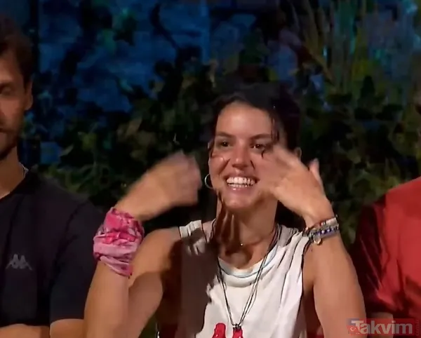 Survivor 2026'da aşk defterleri açıldı: Acun Ilıcalı konseyde Deniz ve Eren'i terleten sorular sordu - 4