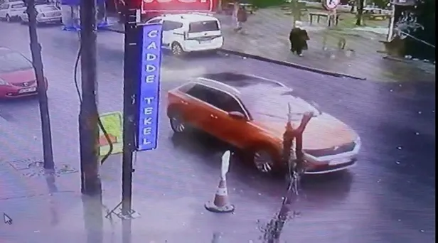 Çalıntı araçla milyonluk gasp! İstanbul’da milyonluk kuyumcu soygununun yeni görüntüleri ortaya çıktı-6