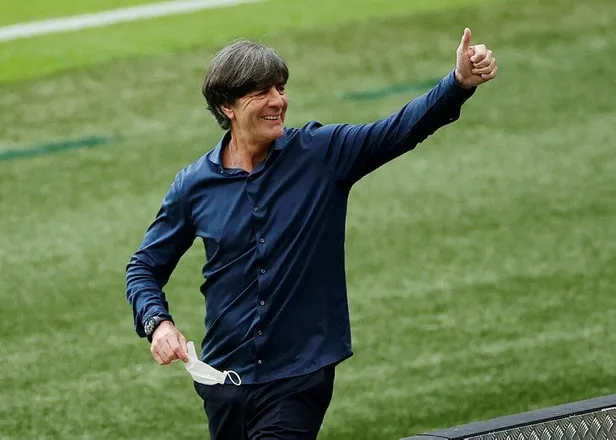 fenerbahcede-low-heyecani-alman-teknik-adamla-cok-buyuk-oranda-el-sikisti-1643756373665.jpeg Fenerbahçe'de Löw heyecanı! Alman teknik adamla çok büyük oranda el sıkıştı-3