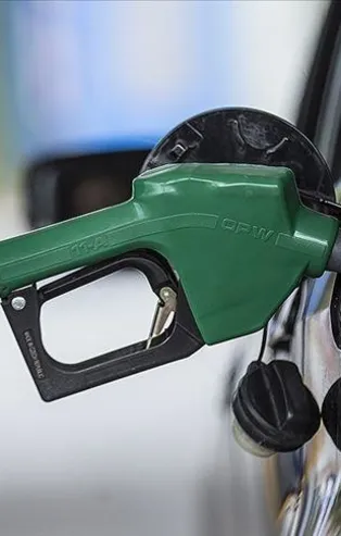 Pompa baş döndürdü: Benzin 51 günde 24 kez değişti