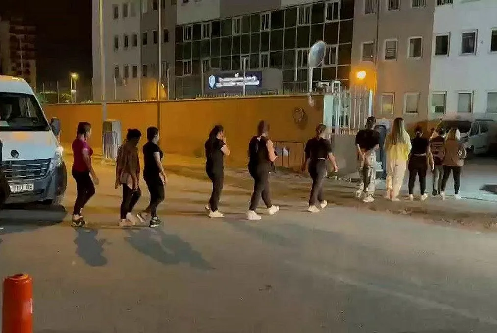 Hatay’da fuhuş baskını!