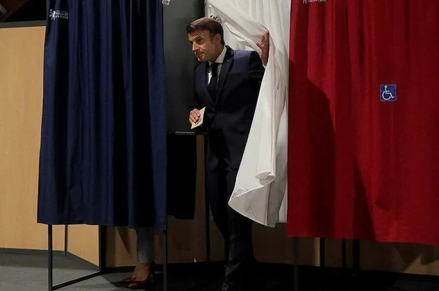 Fransa'da Macron'a büyük şok! Temizlik işçisi Rachel Keke eski Fransa Spor Bakanı Roxana Maracineanu'yu yenerek milletvekili seçildi