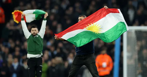 Galatasaray'ın Manchester City maçında provokasyon! Terör destekçileri sahaya daldı