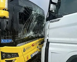 Sancaktepe’de İETT otobüsü ile TIR kafa kafaya çarpıştı