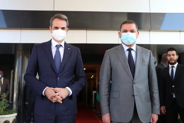 son-dakika-yunan-basbakan-micotakisin-kucuk-dustugu-anlar-sinir-disi-ettigi-buyukelcinin-ayagina-gitti-1617787480643.jpg SON DAKİKA: Yunan Başbakan Miçotakis'in küçük düştüğü anlar! Sınır dışı ettiği büyükelçinin ayağına gitti-4