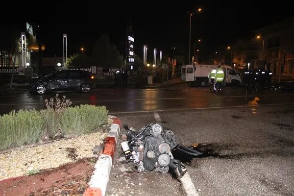 manisa-kulada-otomobil-ile-hafif-ticari-arac-carpisti-motor-yola-savruldu-1646795738830.jpg Manisa Kula'da otomobil ile hafif ticari araç çarpıştı! Motor yola savruldu-3