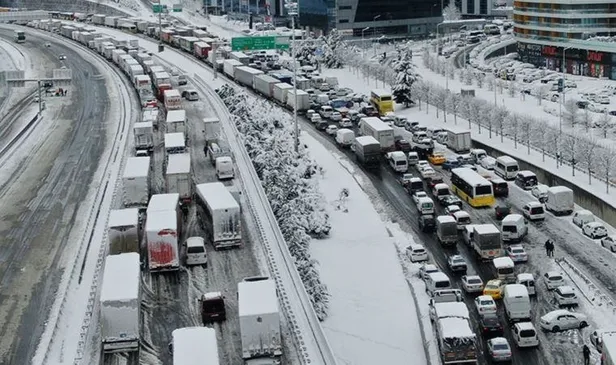 Başkan Recep Tayyip Erdoğan'dan CHP'li İBB'ye kar esareti tepkisi! Bizim görevlendirdiğimiz arkadaşlar böyle zamanda kafayı bulmaz-4