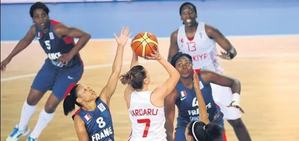 Periler Fransız kaldı!