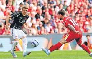 Şampiyon Liverpool Arsenal’e takıldı!