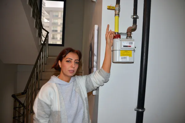 bosanma-davasi-acan-esinin-evinin-elektrik-su-ve-dogal-gazini-kestirdi-oglundan-can-yakan-soru-anne-neden-koms-1645862268268.jpg Boşanma davası açan eşinin evinin elektrik su ve doğal gazını kestirdi! Oğlundan can yakan soru: Anne neden komşuda banyoda yapıyoruz-11