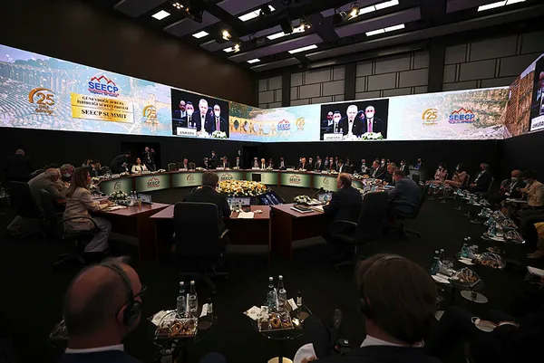 son-dakika-baskan-erdogandan-guneydogu-avrupa-ulkeleri-zirvesinde-onemli-aciklamalar-1623936512013.jpg SON DAKİKA! Başkan Erdoğan'dan Güneydoğu Avrupa Ülkeleri Zirvesi'nde önemli açıklamalar-4