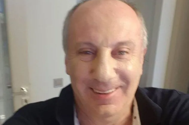 Mehmet Siyam Kesimoğlu, Muharrem İnce’ye kafa mı attı? Fotoğrafta dikkat çeken fondöten detayı