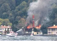 Tarihi Vaniköy Camii alev alev yandı!