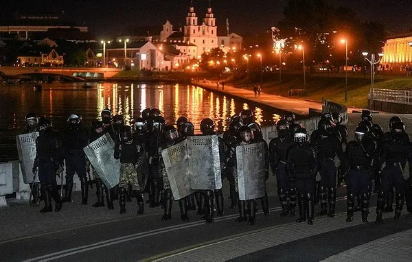 Belarus’ta tansiyon çok yüksek! Muhalefetin adayı Tihanovskaya’ya suikast girişimi önlendi-3