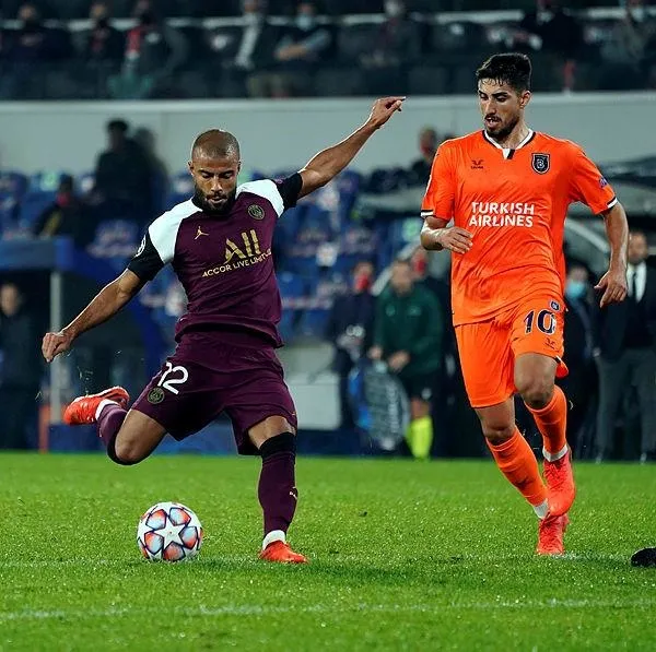 Medipol Başakşehir üstün oynadığı maçta PSG'ye boyun eğdi-4