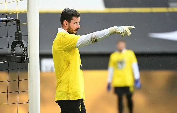 acil-koduyla-kaleci-arayan-galatasaray-dortmundun-isvicreli-eldivenine-kancayi-atti-hedef-roman-burki-1643402280490.jpeg Acil koduyla kaleci arayan Galatasaray, Dortmund'un İsviçreli eldivenine kancayı attı! Hedef Roman Bürki-3