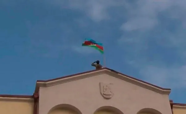 azerbaycanin-isgalden-kurtardigi-susada-28-yil-sonraezan-i-muhammedi-okundu-1605117753164.jpg Azerbaycan'ın işgalden kurtardığı Şuşa'da 28 yıl sonra Ezan-ı Muhammed'i okundu-5