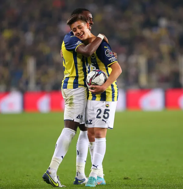 paris-saint-germain-fenerbahceli-arda-guleri-transfer-etmek-icin-hamle-yapmaya-hazirlaniyor-1654517950565.jpg Paris Saint Germain, Fenerbahçeli Arda Güler'i transfer etmek için hamle yapmaya hazırlanıyor!-2