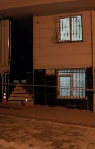 Esenyurt'ta bina çatladı! Tahliye...