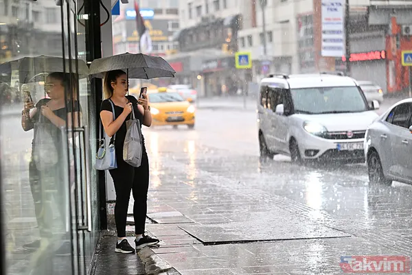 Sağanak ve dolu yağışı Ankara'yı yine felç etti! Yollar göle döndü, iş yerlerini su bastı - 22