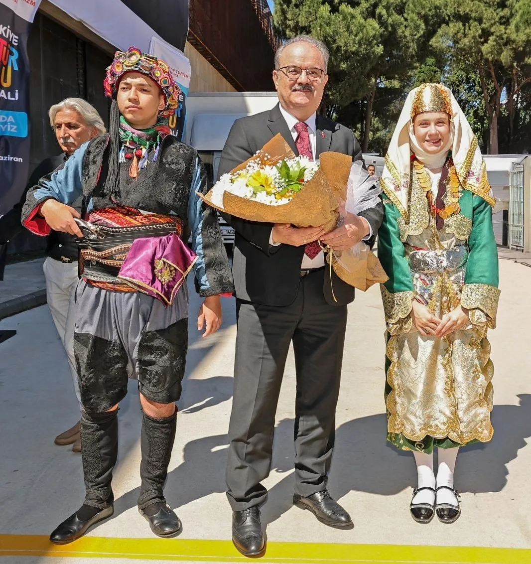 manisa-kultur-yolu-festivali-basladi-9-gun-boyunca-devam-edecek-1780134950923.jpeg Şehzadeler şehri Manisa'da Kültür Yolu Festivali başladı: 9 gün boyunca devam edecek-2