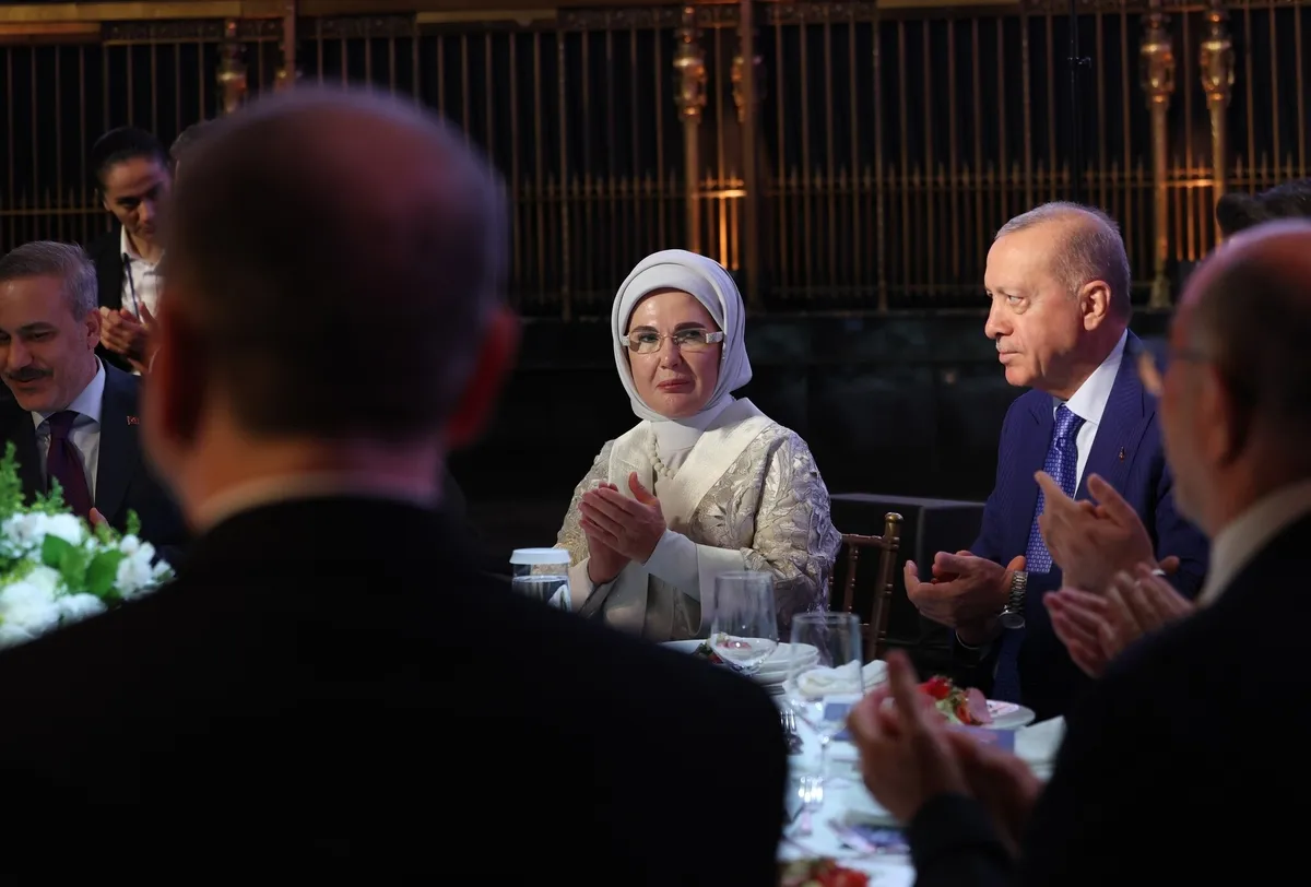 baskan-erdogan-turk-ve-kardes-topluluklar-bulusmasinda-konustu-musluman-muslumanin-kardesidir-1790210674442.jpeg Başkan Erdoğan Türk ve Kardeş Topluluklar Buluşması’nda konuştu: “Müslüman Müslümanın kardeşidir”-4