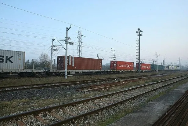 turkiyeden-cine-urun-tasiyan-ilk-ihracat-treni-ankaradan-gecti-1607288884833.jpeg