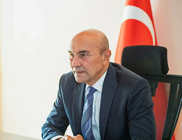 Tunç Soyer’den eşi Neptün Soyer’e kıyak!