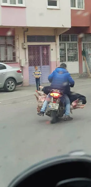 Bursa’da akılalmaz görüntü! Etleri böyle taşıdı…-3