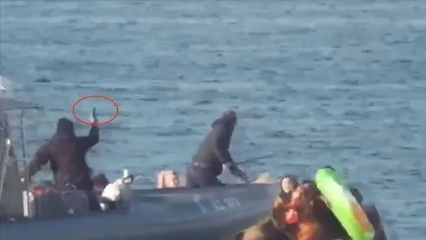 avrupa-birligi-gucu-frontex-yunanistanin-siginmacilara-yonelik-ihlallerine-ortak-oldu-1595884683417.jpeg Avrupa Birliği gücü FRONTEX Yunanistan'ın sığınmacılara yönelik ihlallerine ortak oldu-5