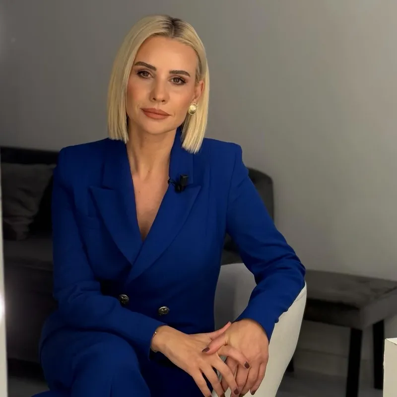 esra-eroldan-duygusal-paylasim-iste-guzellik-genetik-dedirten-annesi-1770898047657.jpg Esra Erol'dan duygusal paylaşım: İşte “Güzellik genetik” dedirten annesi-4