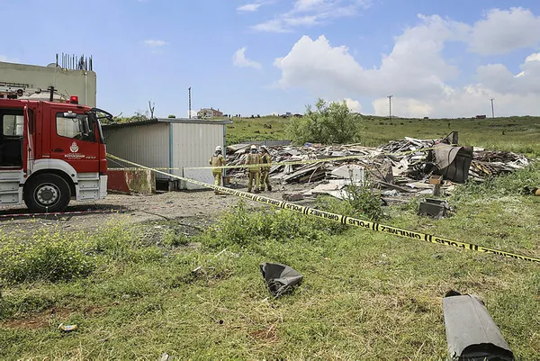 son-dakika-istanbulda-fabrikada-patlama-olu-ve-yaralilar-var-1590744018467.jpg Son dakika: İstanbul'da fabrikada patlama! Ölü ve yaralılar var-1