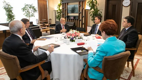 ingilizden-bay-kemale-uyari-adayligini-aciklamak-icin-gec-kaldi-1662462512340.jpg İngiliz'den 'Bay Kemal'e uyarı: Adaylığını açıklamak için geç kaldı-5