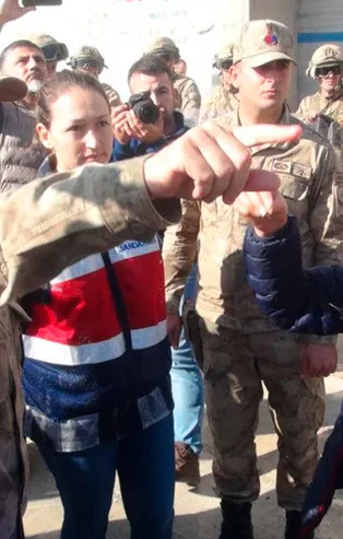 HDPKK'dan kirli provokasyon! Terörist elebaşının yeğeni Ömer Öcalan drone'a şişe fırlattı