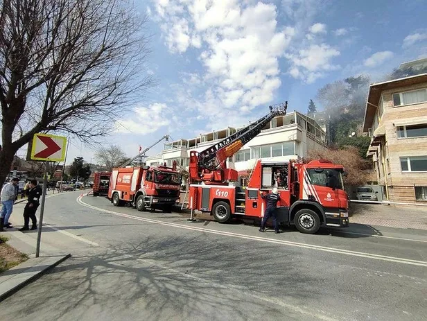 Son dakika: Balta Limanı'nda bulunan polis evi tesisi çatısında yangın-1