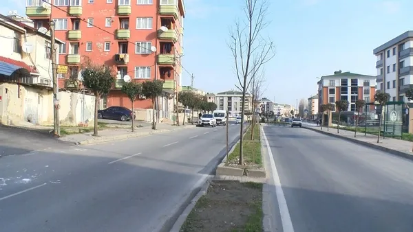 buyukcekmecede-kan-davasi-polis-merkezi-onunde-catisma-cikti-1645443504658.jpg Büyükçekmece'de kan davası! Polis merkezi önünde çatışma çıktı-2