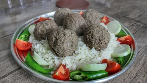 pasa-yemegi-abdigor-koftesi-tarifi-gelinim-mutfakta-abdigor-koftesi-nasil-yapilir-malzemeleri-neler-1631191058202.jpg Paşa yemeği Abdigor köftesi tarifi! Gelinim Mutfakta Abdigor köftesi nasıl yapılır, malzemeleri neler?-2
