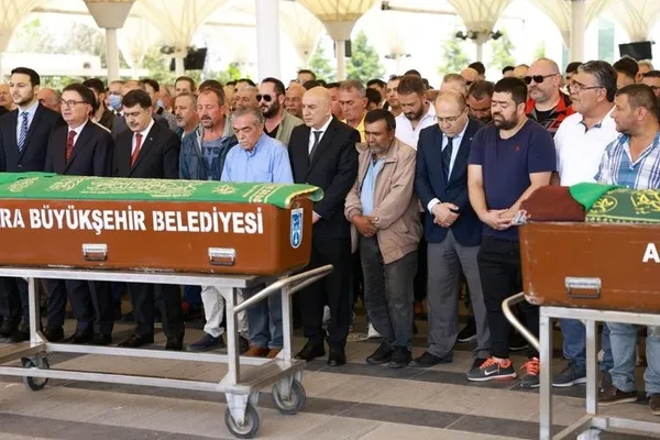 ankarada-sel-felaketi-buse-nur-doganay-bodrumda-can-verdi-facia-goz-gore-gore-geliyorum-demis-1656736778411.jpeg Ankara'da sel felaketi: Buse Nur Doğanay bodrumda can verdi! Facia göz göre göre geliyorum demiş-6