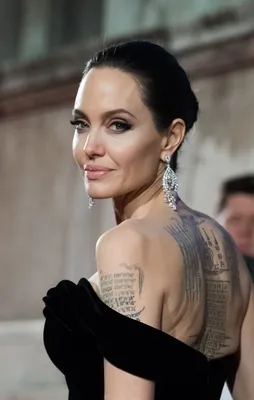 43. yaşına özel 43 fotoğrafla Angelina Jolie