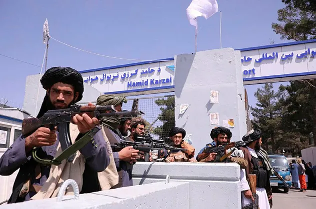Taliban'dan son dakika iddiası! Direniş hareketinin liderlerinden Emrullah Salih yurt dışına kaçtı
