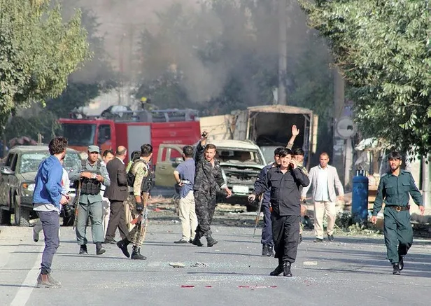 Son dakika: Afganistan Cumhurbaşkanı Yardımcısı Salih'in konvoyuna bombalı saldırı-2
