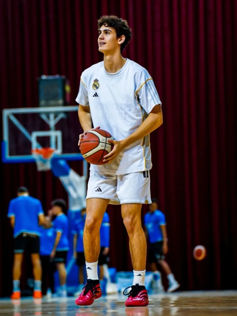 demet-senerden-oglu-omer-kutluayin-dogum-gunune-ozel-paylasim-1774593742210.jpg Zaman makinesine bindi! Demet Şener arşiv karıştırdı: Bebeklikten dev adamlığa...-6