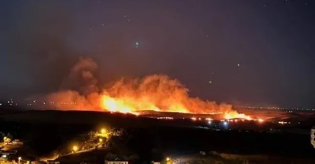 Diyarbakır’da anız yangını: Alevler geceyi aydınlattı!