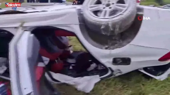 Antalya-Isparta yolunda iki otomobil kafa kafaya çarpıştı! 2'si ağır 7 yaralı